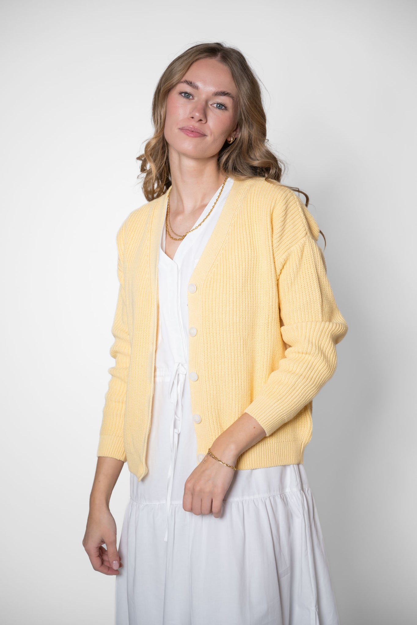 cardigan-gelb-212voa-1.jpg