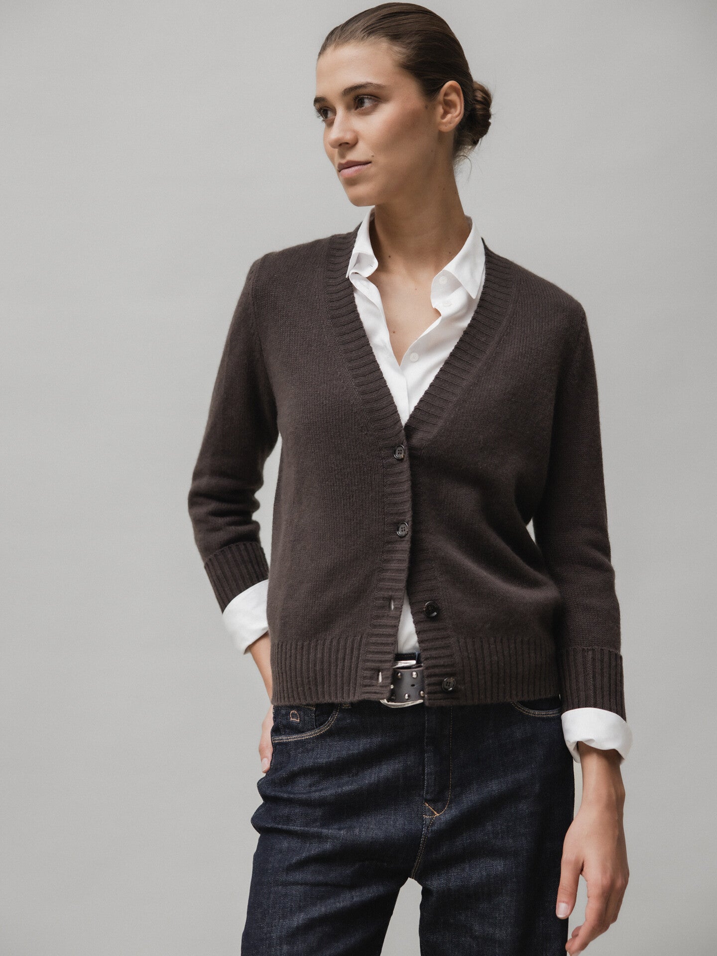 damen-strickjacke-braun-586anh-1.jpg