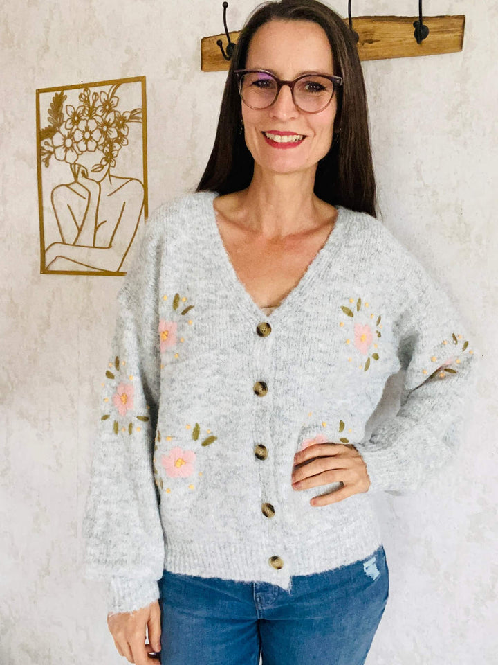 strickjacke-mit-blumen-898qia-1.jpg